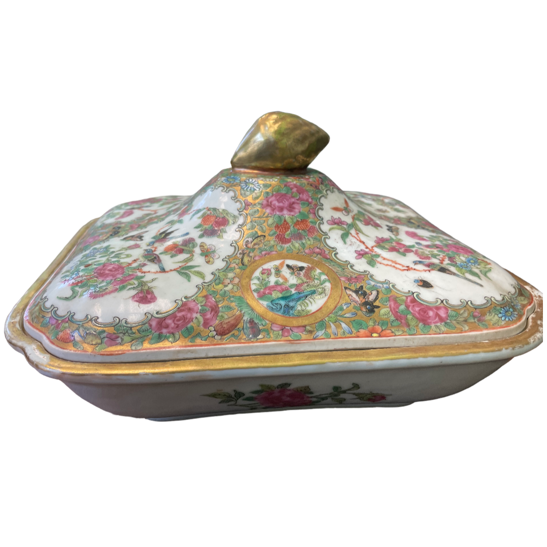Rose Medallion Covered rectangular Casserole