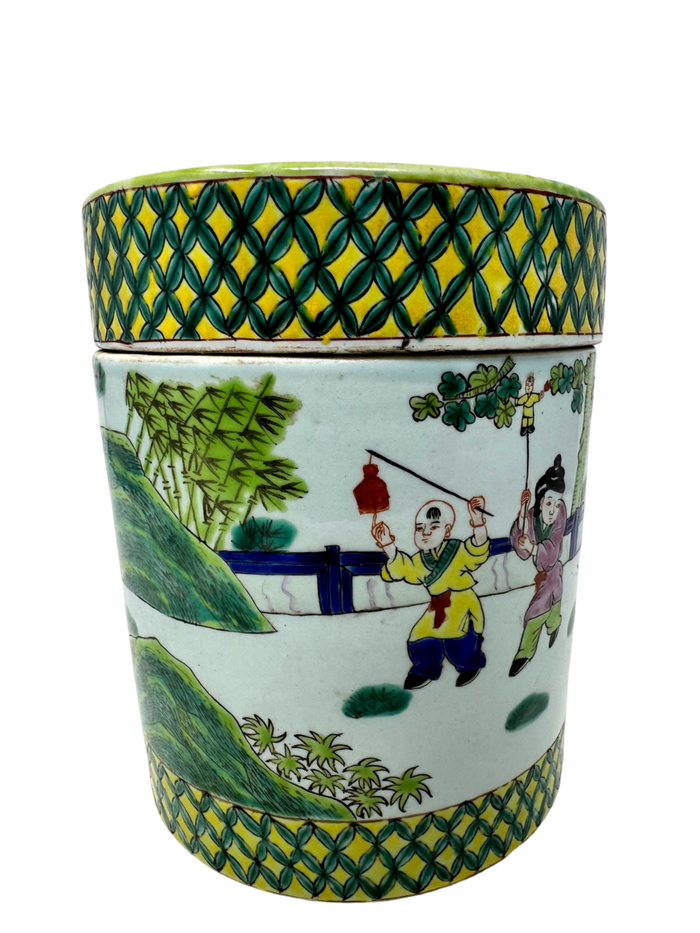 Famille Verte Cylinder Box w/ People