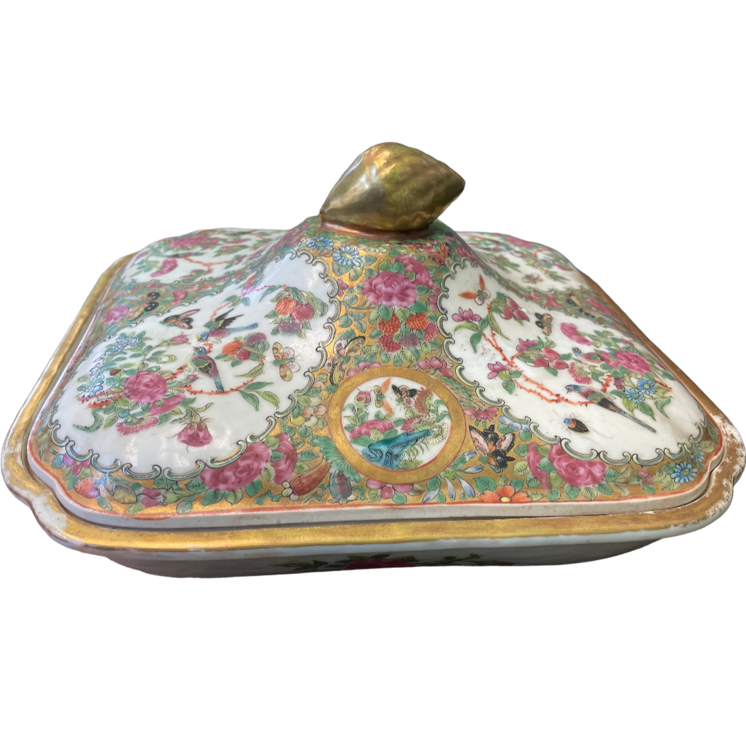 Rose Medallion Covered rectangular Casserole