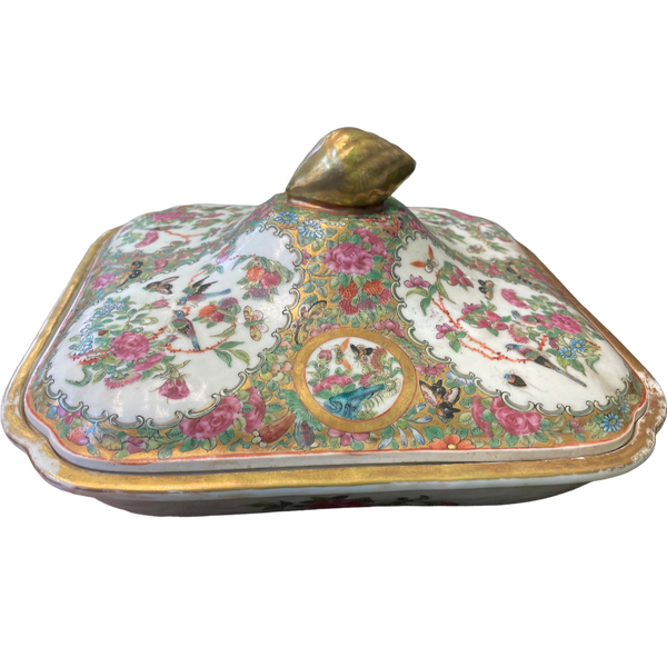 Rose Medallion Covered rectangular Casserole